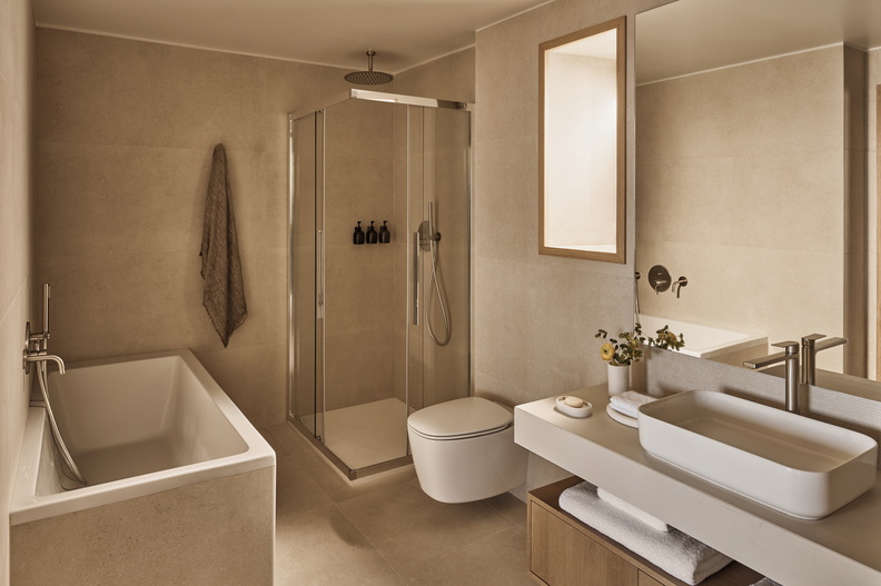 Tiara Holidays - Ikos Olivia deluxe two bedroom bungalow suite kupatilo